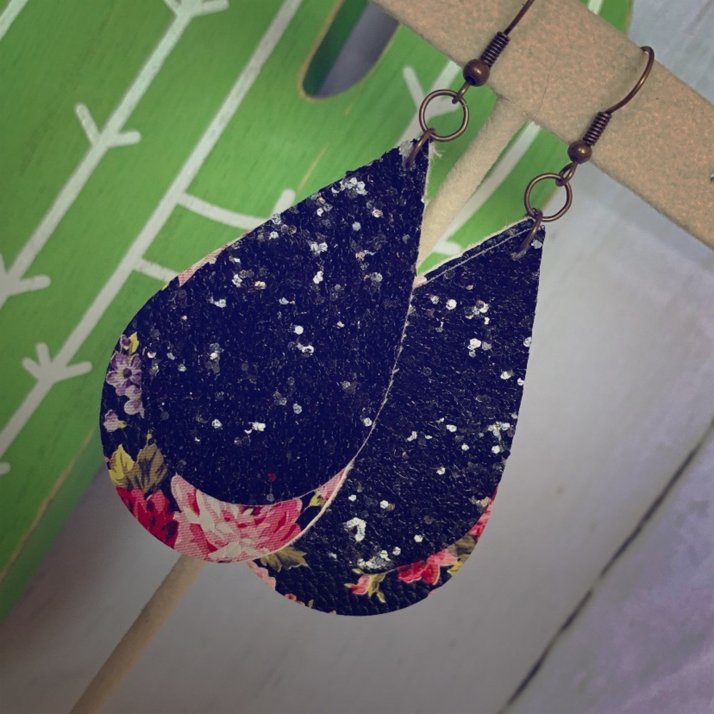 🔥SALE🔥Sparkle faux leather earrings